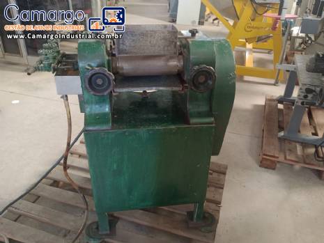 Moinho refinador de rolos em a�o carbono 250 mm 3 cilindros