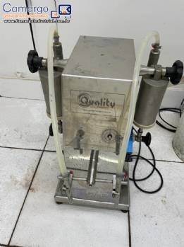 Envasadora de bancada volumétrica em inox 2 bicos Quality Machines Envasadora de bancada volumétrica em inox 2 bicos Quality Machines
