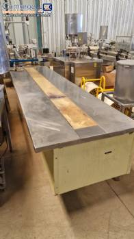 Esteira transportadora em inox com mesa de apoio Esteira transportadora em inox com mesa de apoio