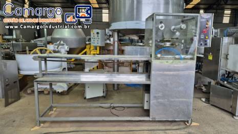 Seladora automática de potes frascos copos com selo plástico Engemaq 900 potes por hora Seladora automática de potes frascos copos com selo plástico Engemaq 900 potes por hora